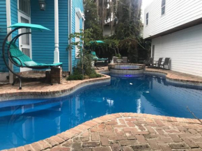 5 BR - Sleeps 10! Best Location next to French Quarter!